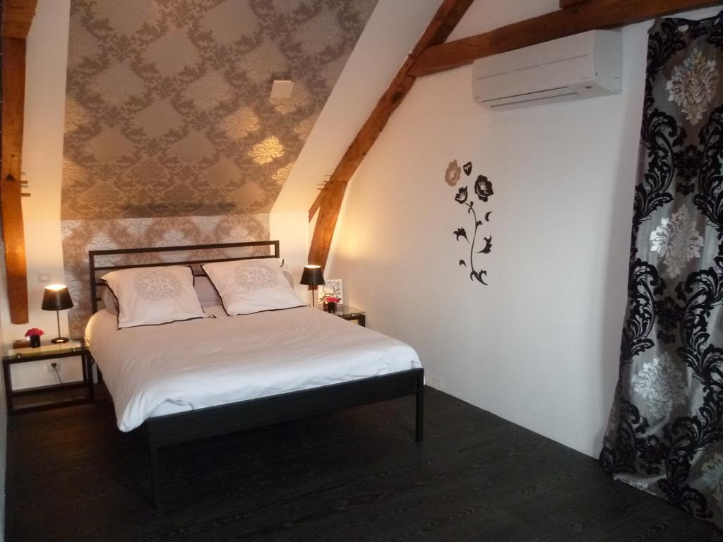Domaine De La Basse Orme Bed & Breakfast Les Iffs Room photo